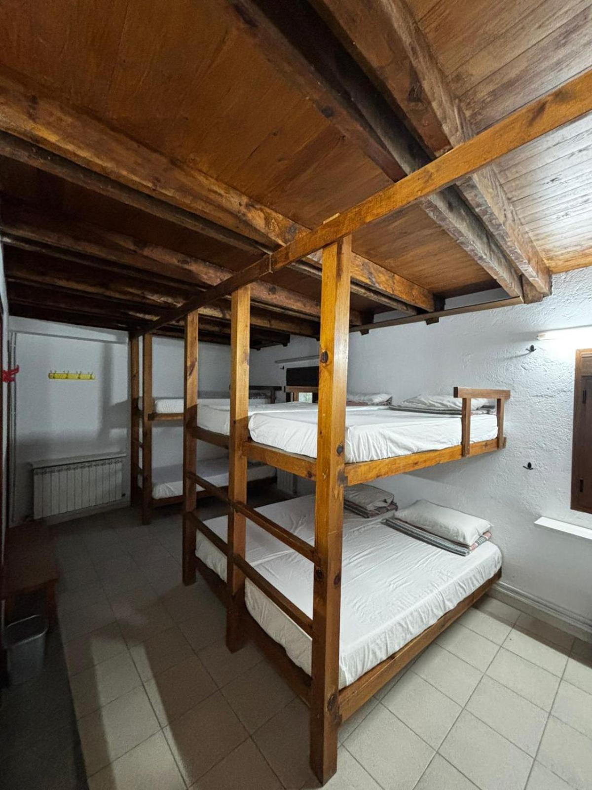 Albergue La Escuela De Liri Luaran gambar