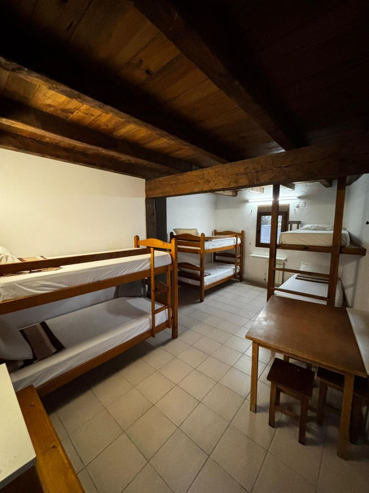 Albergue La Escuela De Liri Luaran gambar