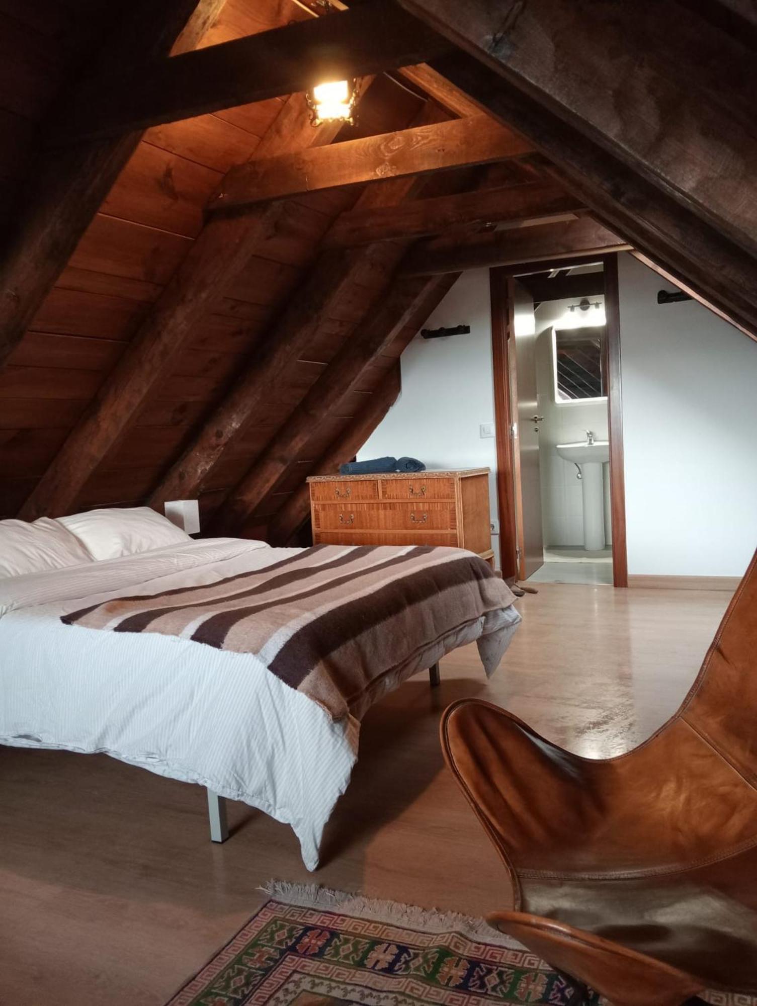 Albergue La Escuela De Liri Luaran gambar